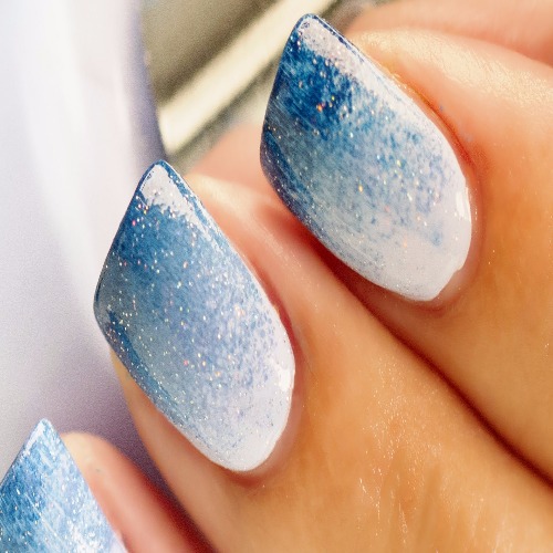 Nail artist