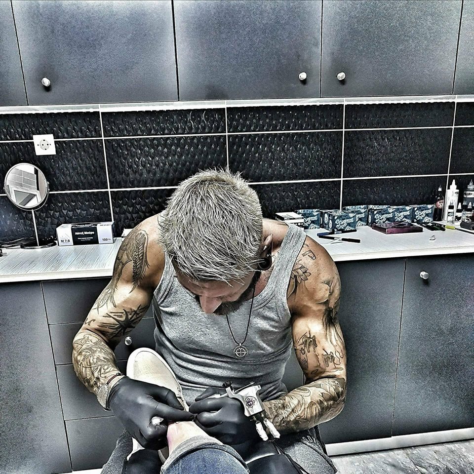 TATTOO ARTIST