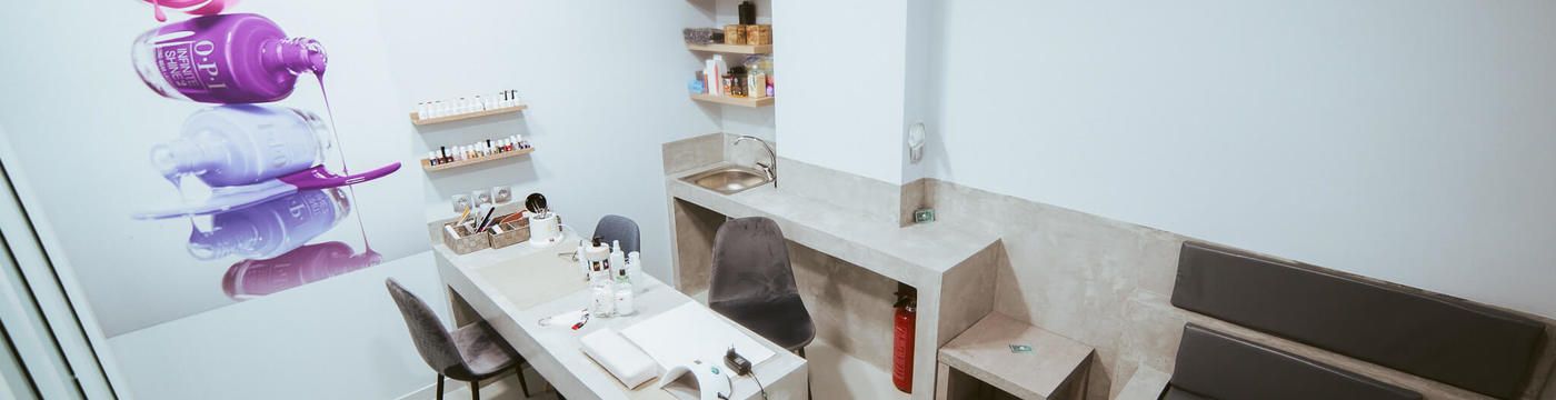 Deluxe Beauty Hall