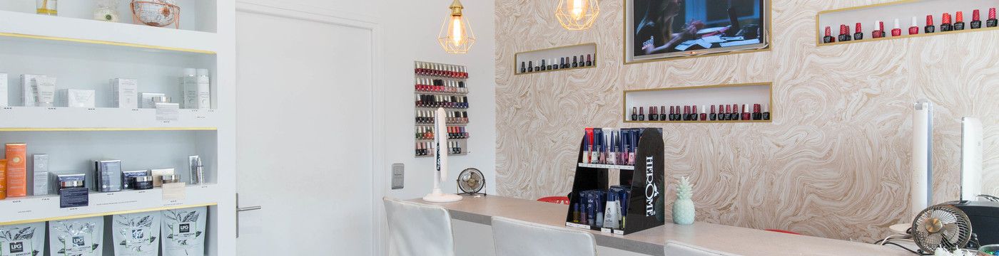 Red Nails & Beauty